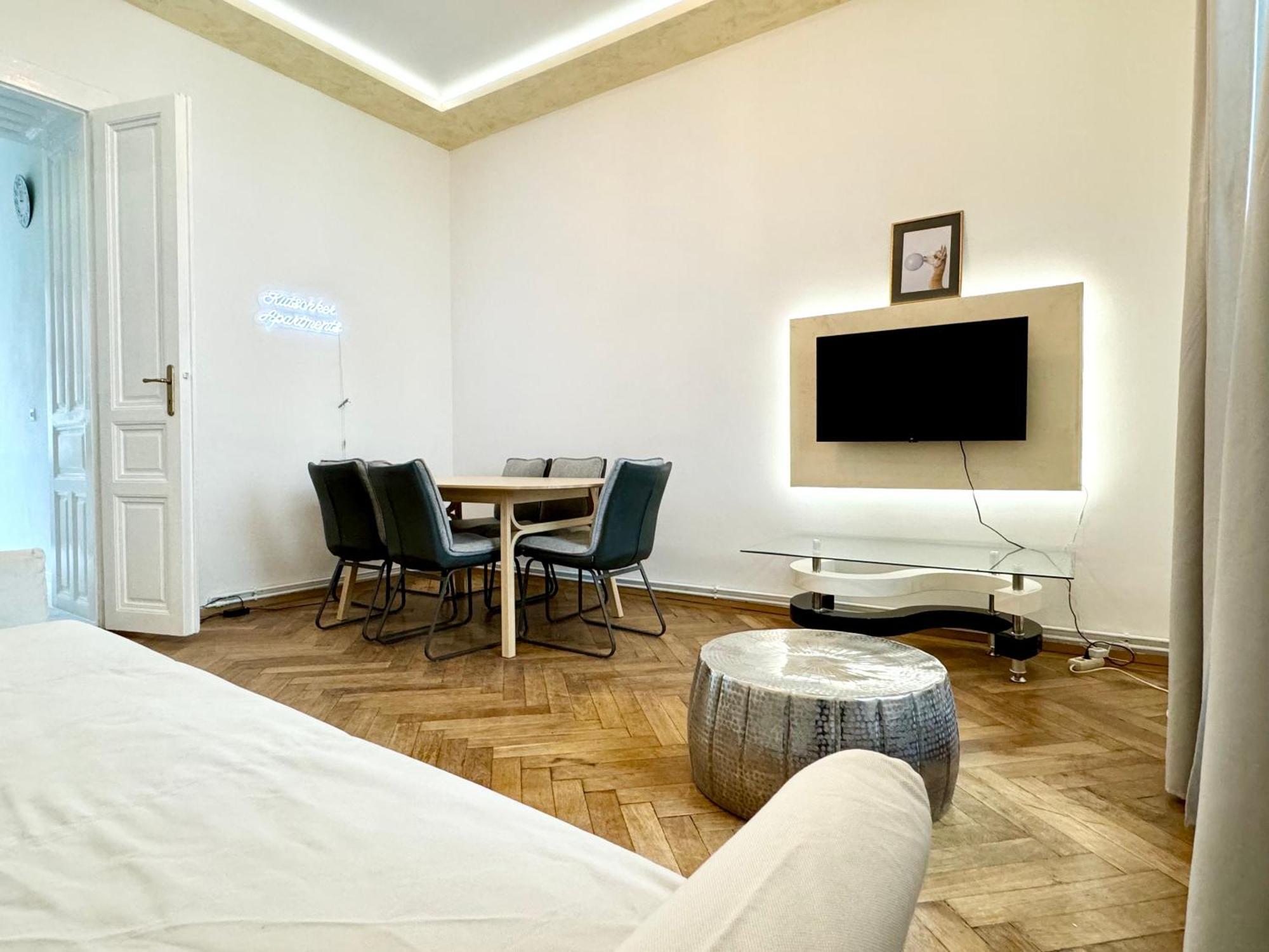 Luxury Apartment At Famous Vienna Kutschkermarkt Bagian luar foto
