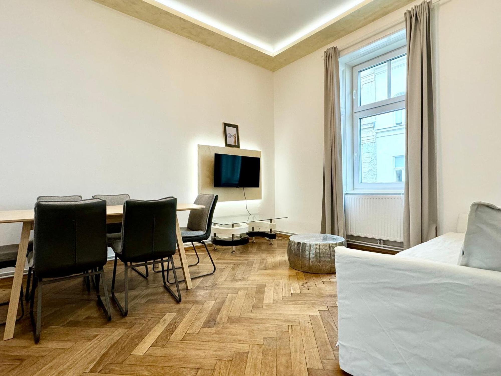 Luxury Apartment At Famous Vienna Kutschkermarkt Bagian luar foto